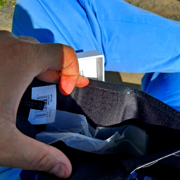 *Calvin Klein RFID Protection Mens Wallet!! - Picture 11 of 12